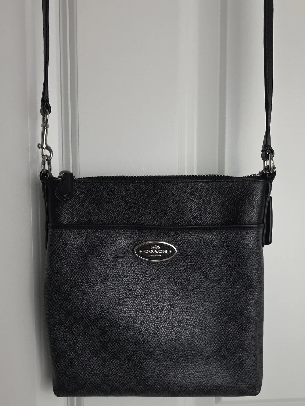 Coach 52400 Signature Canvas North South Swingpack Crossbody Black F1405
